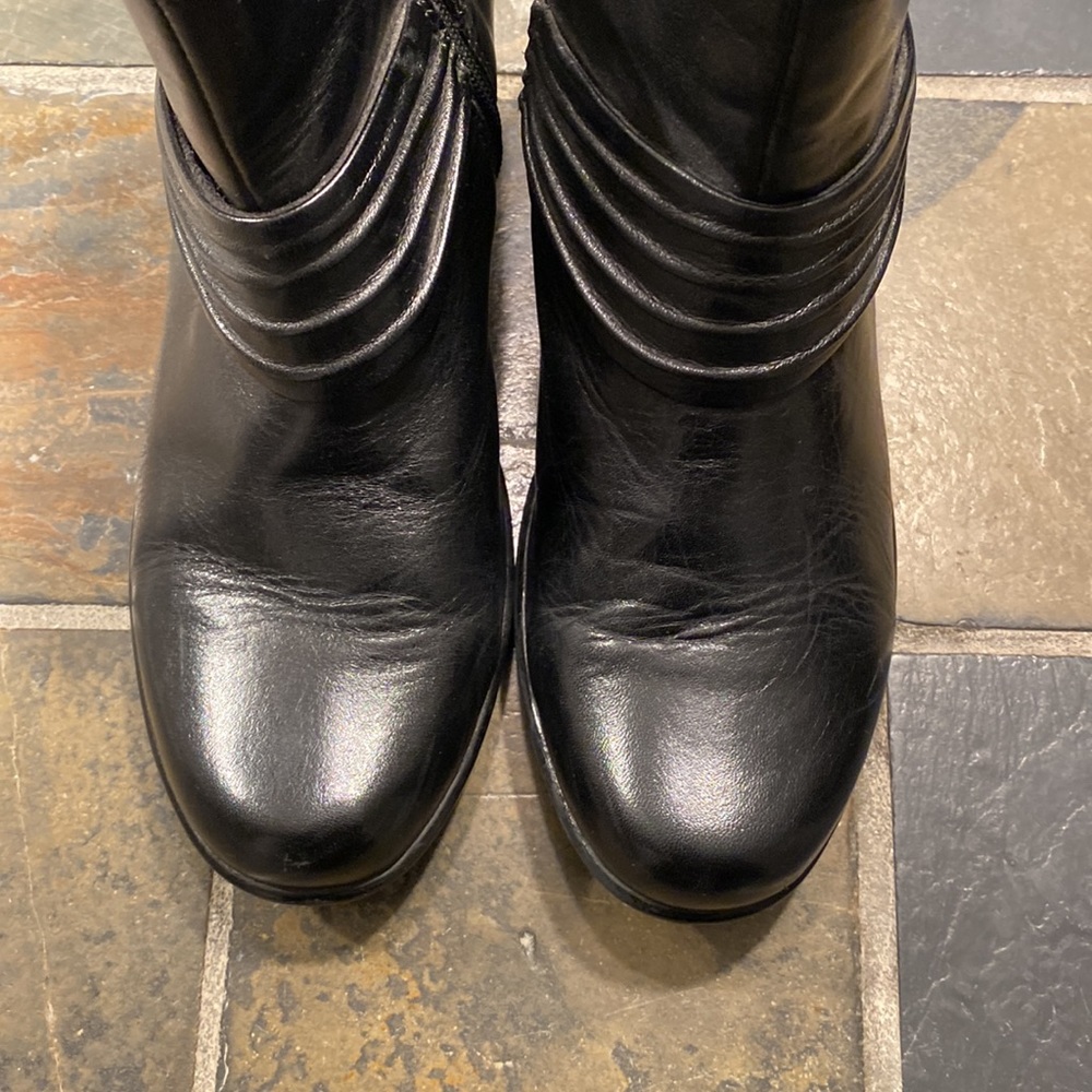 Boots - Picture 5 of 6